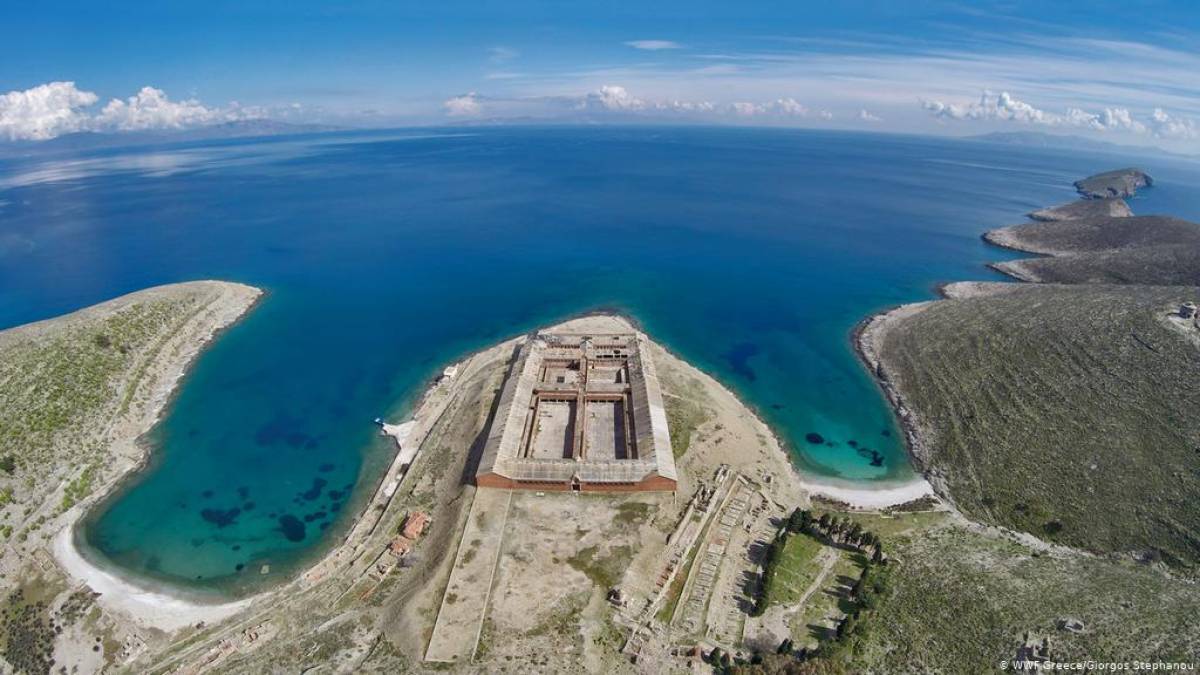 ΥΠΕΝ: Παρατείνεται κατά ένα έτος η ειδική προστασία της Γυάρου