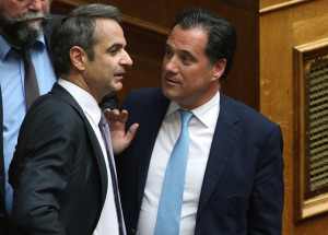 Ομοβροντία ΝΔ κατά Ανδρουλάκη: «Εξωφρενική» η συγκυβέρνηση χωρίς Μητσοτάκη