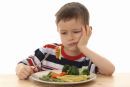 6 λάθη που κάνουμε με τα παιδιά που είναι «δύσκολα» στο φαγητό