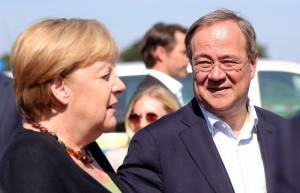 Η Μέρκελ τελευταία σανίδα σωτηρίας για τον Λάσετ