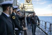 Ο Καμμένος με πολιτικά (!) σε άσκηση του ΠΝ- Θέλει κεφάλια για την προσάραξη της «Κανάρης»