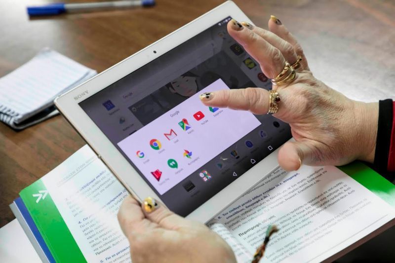 COSMOTE: Φέρνει τους ηλικιωμένους πιο κοντά στις ψηφιακές τεχνολογίες