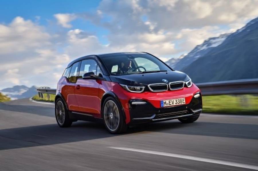 BMW: Άνοδος στις πωλήσεις, αύξηση και στα ηλεκτρικά