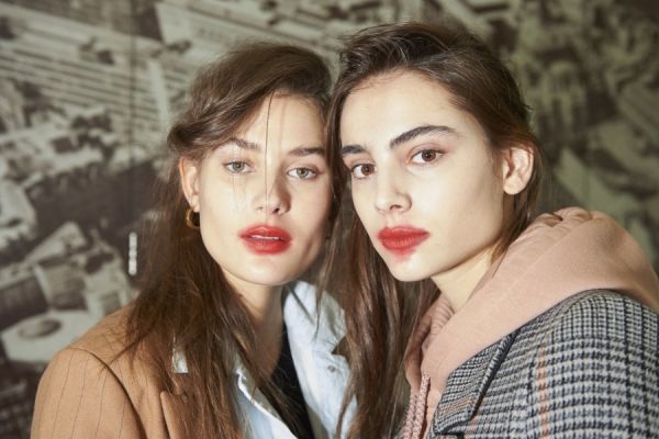 Snogged lips - Η «θολούρα» που κάνει τα χείλη σας πιο λαμπερά