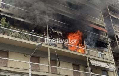 Θεσσαλονίκη: Φωτιά σε διαμέρισμα-Μια γυναίκα στο νοσοκομείο, νεκρά δυο σκυλάκια