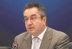 Μόσιαλος: Επικίνδυνη για τους ευάλωτους η νέα «θεωρία της αγέλης»