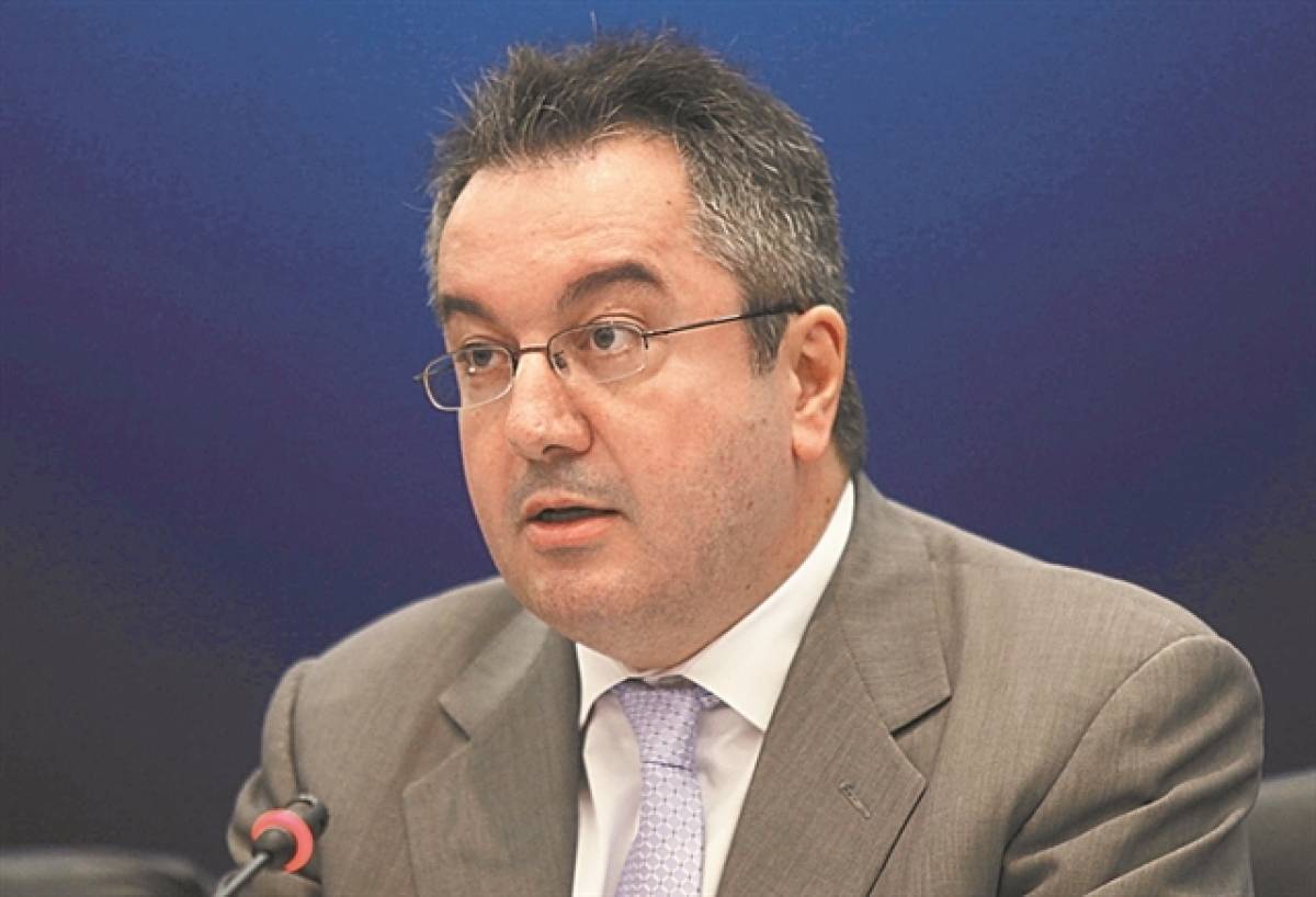 Μόσιαλος: Επικίνδυνη για τους ευάλωτους η νέα «θεωρία της αγέλης»
