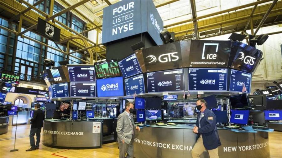 «Βουτιά» στη Wall Street μετά την ανάρτηση Τραμπ