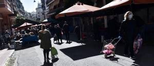Έλεγχοι-Κορονοϊός: «Βροχή» τα πρόστιμα σε λαϊκή αγορά στην Αττική