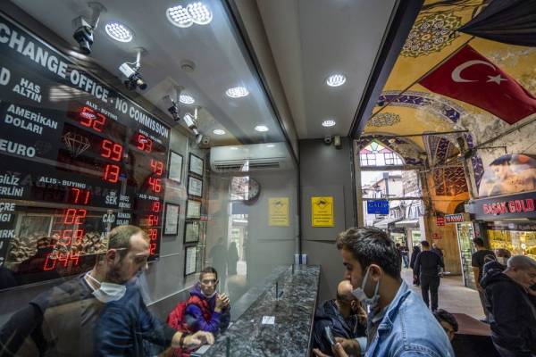 Τουρκία: Μείωσε στο 15% τα επιτόκια η κεντρική τράπεζα