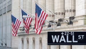 Wall Street: Τρίτος μήνας απωλειών εν μέσω ανησυχιών για ύφεση