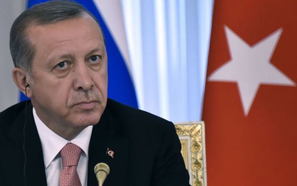 Ο Ερντογάν επιστρέφει στην ηγεσία του AKP