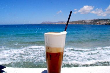 Η Ελλάδα μαθαίνει τον καφέ freddo στην Ευρώπη