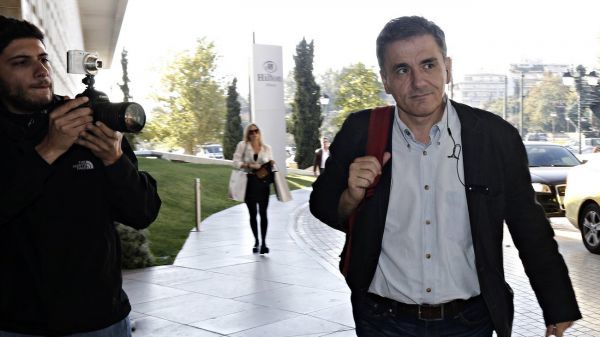 Παραμένουν ανοιχτά «πολιτικά» ζητήματα σε συντάξεις και κόκκινα δάνεια