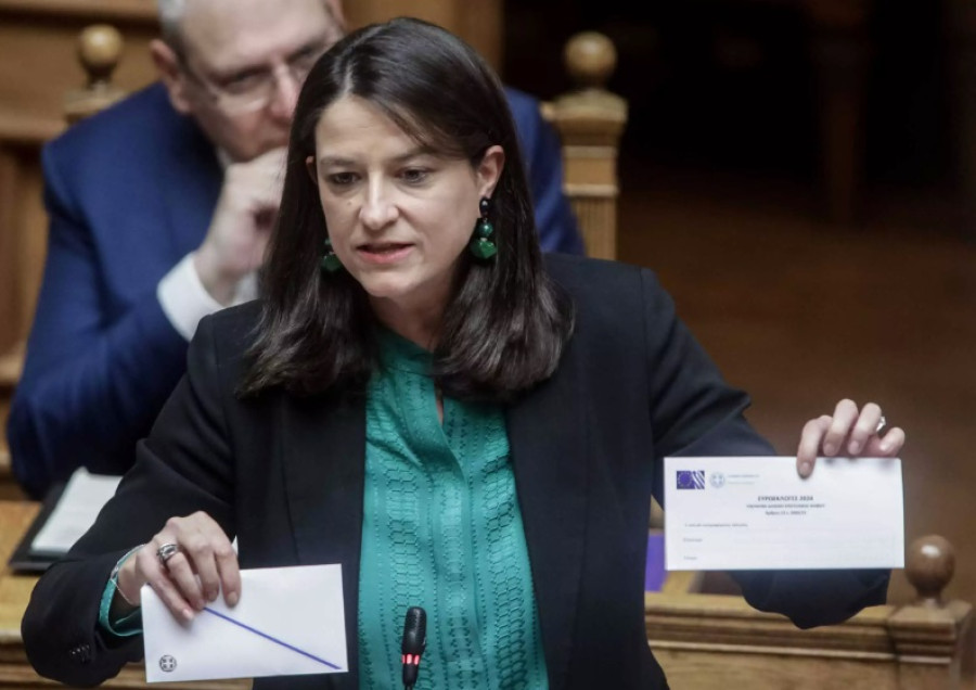 Στην Κύπρο για ενημέρωση για την επιστολική ψήφο η Κεραμέως