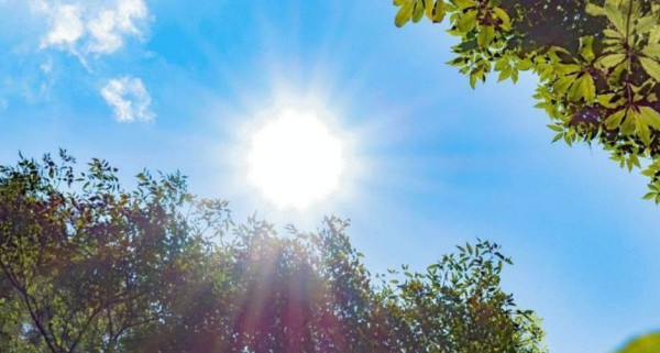 Καιρός: Υψηλές θερμοκρασίες και σκόνη σε όλη τη χώρα