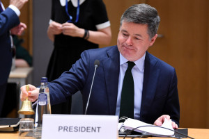 Οδηγίες Eurogroup στις κυβερνήσεις: Μόνο «έκτακτες» ενισχύσεις- Προσοχή στους μισθούς