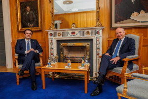 Πιερρακάκης: Συνάντηση με τον Ιρλανδό πρωθυπουργό – Στο επίκεντρο η ευρωπαϊκή οικονομία