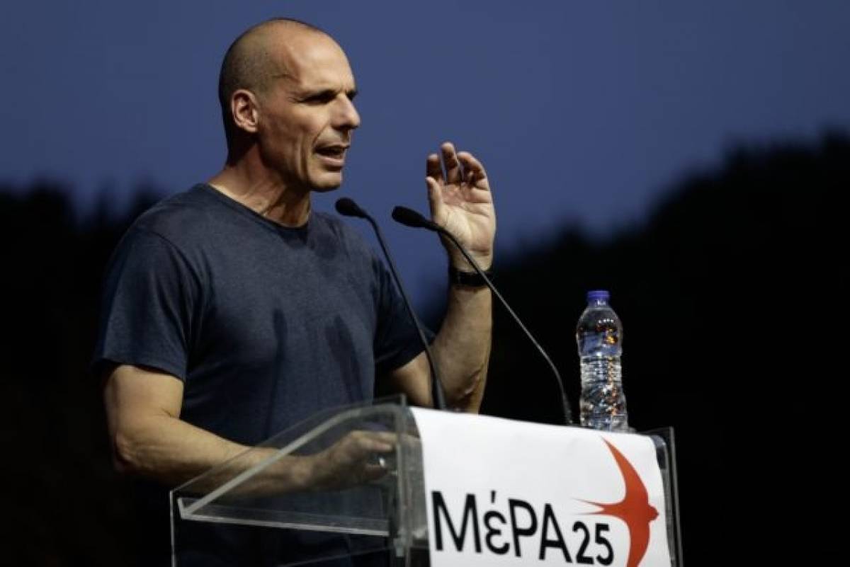 Bloomberg: Ο Βαρουφάκης είναι ξανά στο παιχνίδι