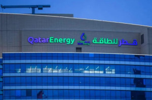 Πύραυλοι έπληξαν δεξαμενόπλοιο της Qatar Energy: Kατηγορίες κατά Ιράν και ένταση στον Κόλπο