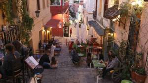Επιτροπή λοιμωξιολόγων: Συνεδριάζει για απαγόρευση κυκλοφορίας και μουσική
