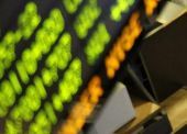 Mάχη για την επιστροφή στις 1.000 μονάδες - Αγορές από ξένους στο Χ.Α.