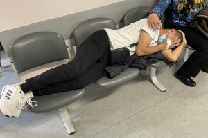 Θεαγένειο: Παρέμβαση εισαγγελέα για τον ασθενή στις καρέκλες