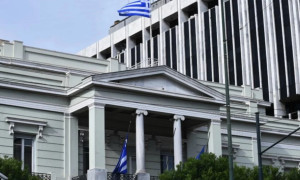 ΥΠΕΞ: Η Ελλάδα καταδικάζει απερίφραστα τις απειλές των Χούθι κατά της ναυσιπλοΐας