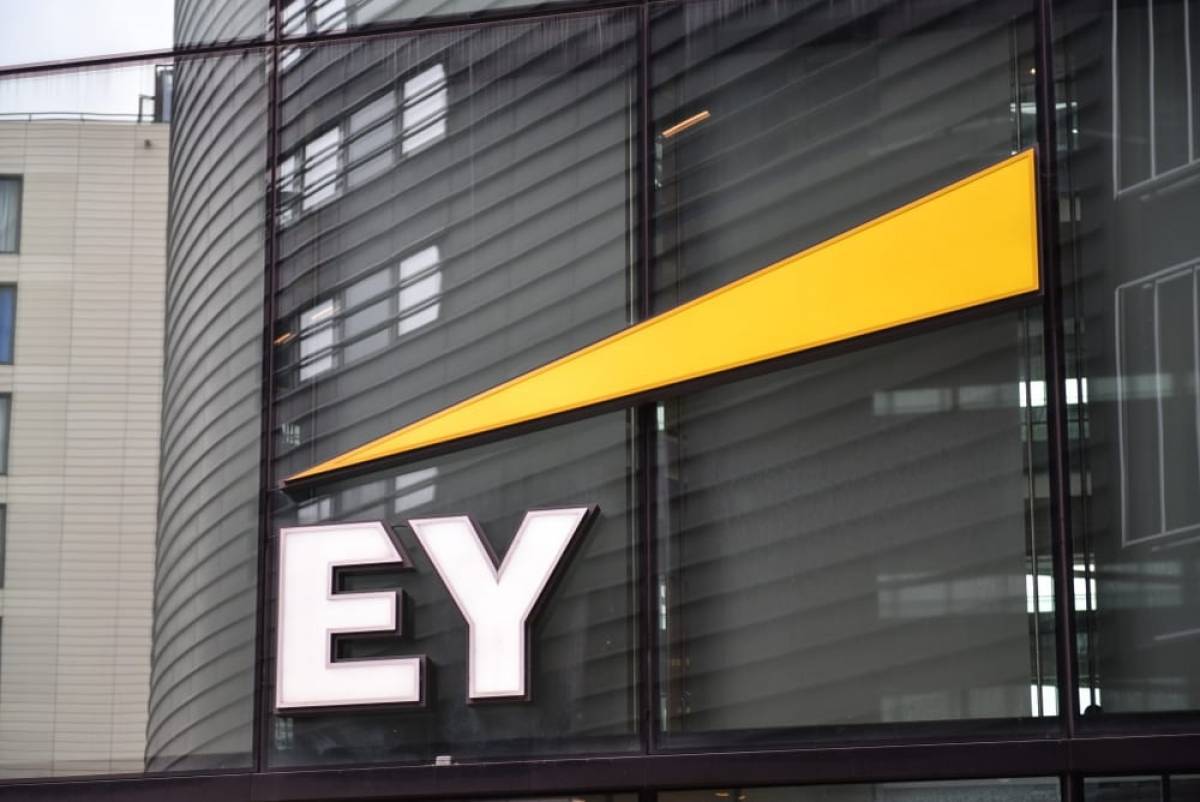 EY: Δέσμευση για μηδενικό αποτύπωμα άνθρακα μέχρι τέλος του 2020