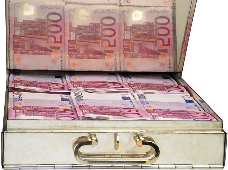 Σπέκουλα από Bloomberg: Συνεχίζεται η φυγή καταθέσεων από την Ελλάδα