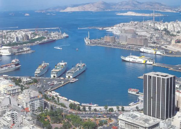 Η γραμμή Πέραμα – Σαλαμίνα στηρίζει την επιβατική κίνηση στο λιμάνι του Πειραιά