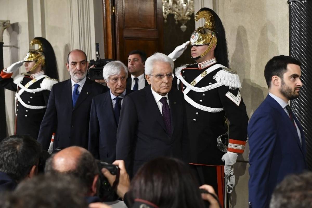 Πολιτικό θρίλερ στην Ιταλία: Προς κυβέρνηση τεχνοκρατών-Στο στόχαστρο ο Ματαρέλα