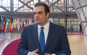 Πιερρακάκης προσερχόμενος στο Eurogroup: «Κλειδί» η αγοραστική δυνατότητα των νοικοκυριών