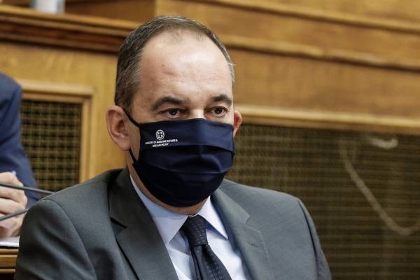 Πλακιωτάκης: Απαντήσεις για πλοηγούς, διαχείριση αποβλήτων και ΡΑΛ