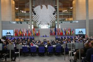 Γερμανία: Πλειοψηφία στο Κοινοβούλιο υπέρ του σχεδίου Μέρκελ-Μακρόν