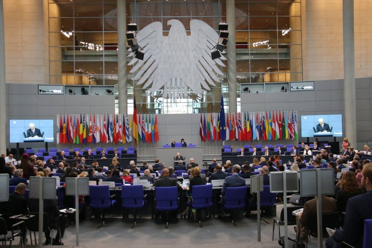Γερμανία: Πλειοψηφία στο Κοινοβούλιο υπέρ του σχεδίου Μέρκελ-Μακρόν