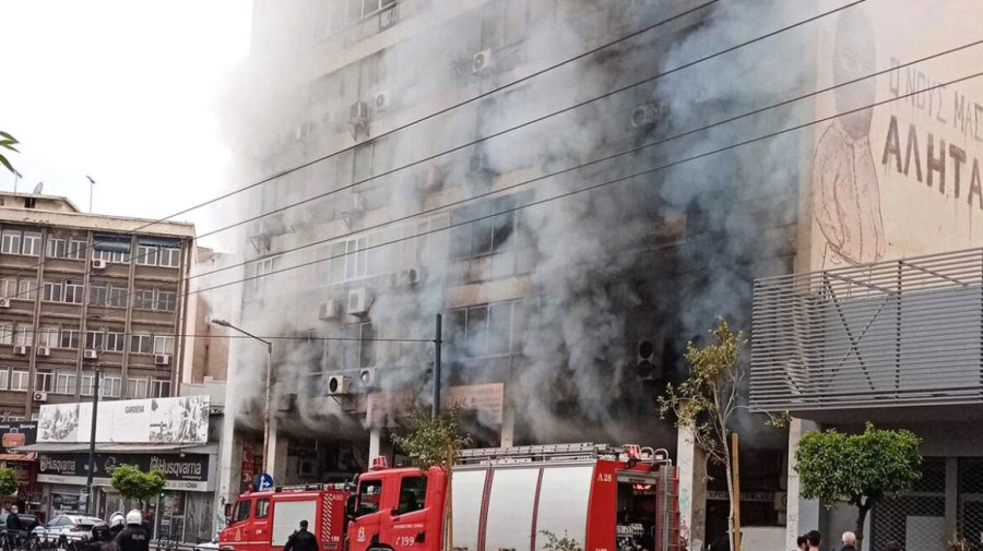 Μεγάλη φωτιά σε μαγαζί στον Πειραιά-Ισχυρή κινητοποίηση της Πυροσβεστικής