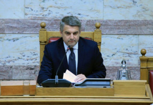 Κωνσταντινόπουλος: Μετά τη διαγραφή παραδίδει την έδρα στο ΠΑΣΟΚ - Ο Βαγγέλης Γιαννακούρας στη θέση του