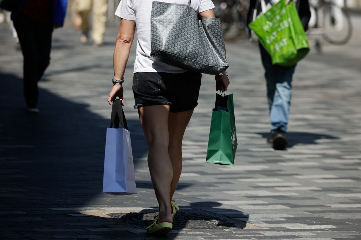 Βρετανία: «Πτώση» 2,3% στις λιανικές πωλήσεις τον Απρίλιο