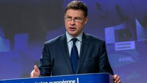 Ντομπρόβσκις: Η τρόικα δεν επιστρέφει με το Ταμείο Ανάκαμψης