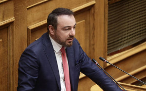 Παρασύρης: Κοινοβουλευτική παρέμβαση για τις μαζικές εξαιρέσεις έργων ΑΠΕ από το νέο Χωροταξικό Πλαίσιο