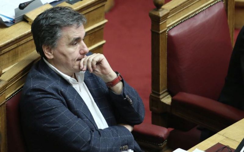 Ψυχρολουσία: Τέσσερις εκκρεμότητες φρενάρουν την καταβολή της δόσης