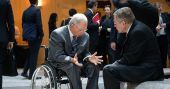 Ο Σόιμπλε... προωθεί δεύτερη θητεία Ρέγκλινγκ στον ESM