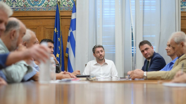 Ανδρουλάκης: Δέσμευση για κατάργηση προσωπικής διαφοράς, νέο ΕΚΑΣ, μείωση εισφοράς αλληλεγγύης