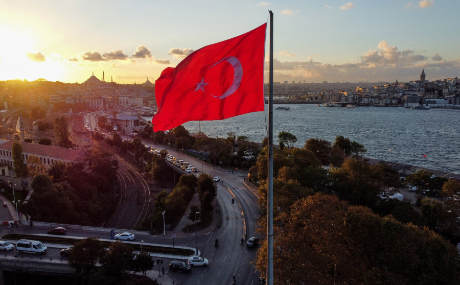 Τουρκία: Αναβαθμίστηκε μία βαθμίδα από τον οίκο Fitch
