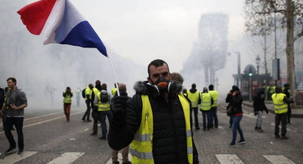 Τα «κίτρινα γιλέκα» έφτασαν στην Αψίδα του Θριάμβου - Επεισόδια