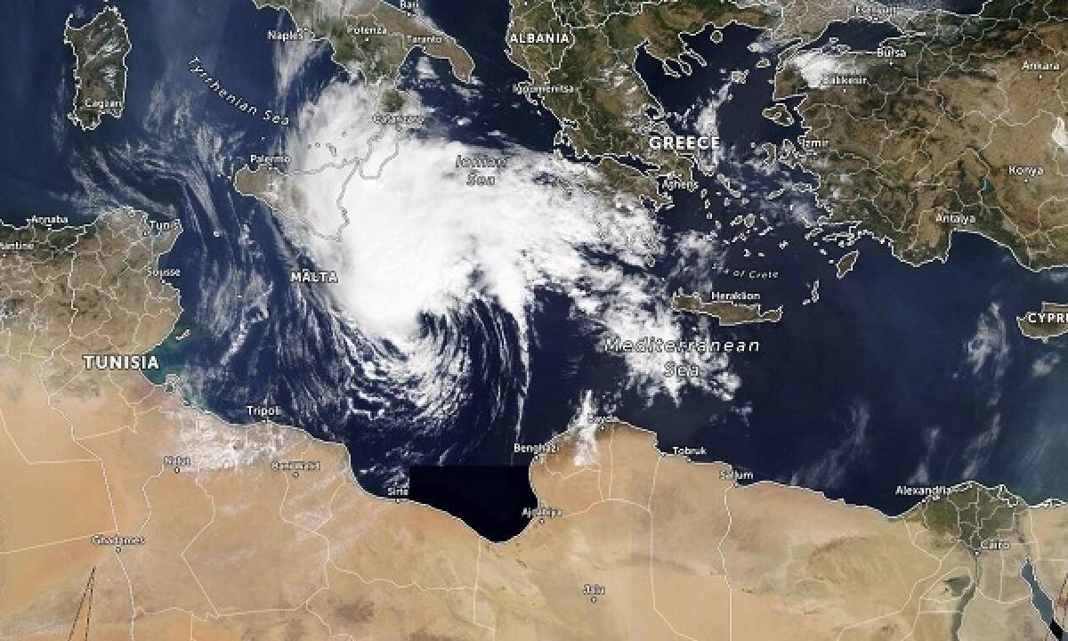 Κακοκαιρία «Ιανός»: Ποιες περιοχές θα πλήξει- «Συναγερμός» στον κρατικό μηχανισμό