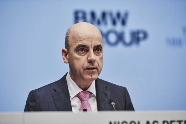 Η BMW δεν ανησυχεί για το φημολογούμενο ηλεκτρικό όχημα Apple
