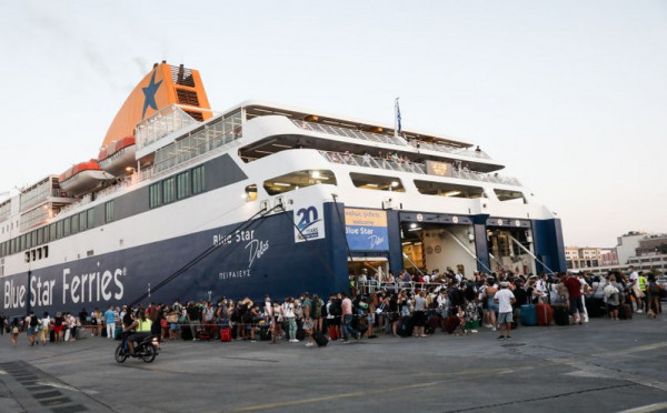 Αύξηση διακίνησης επιβατών και εμπορευμάτων στα λιμάνια το δ' τρίμηνο