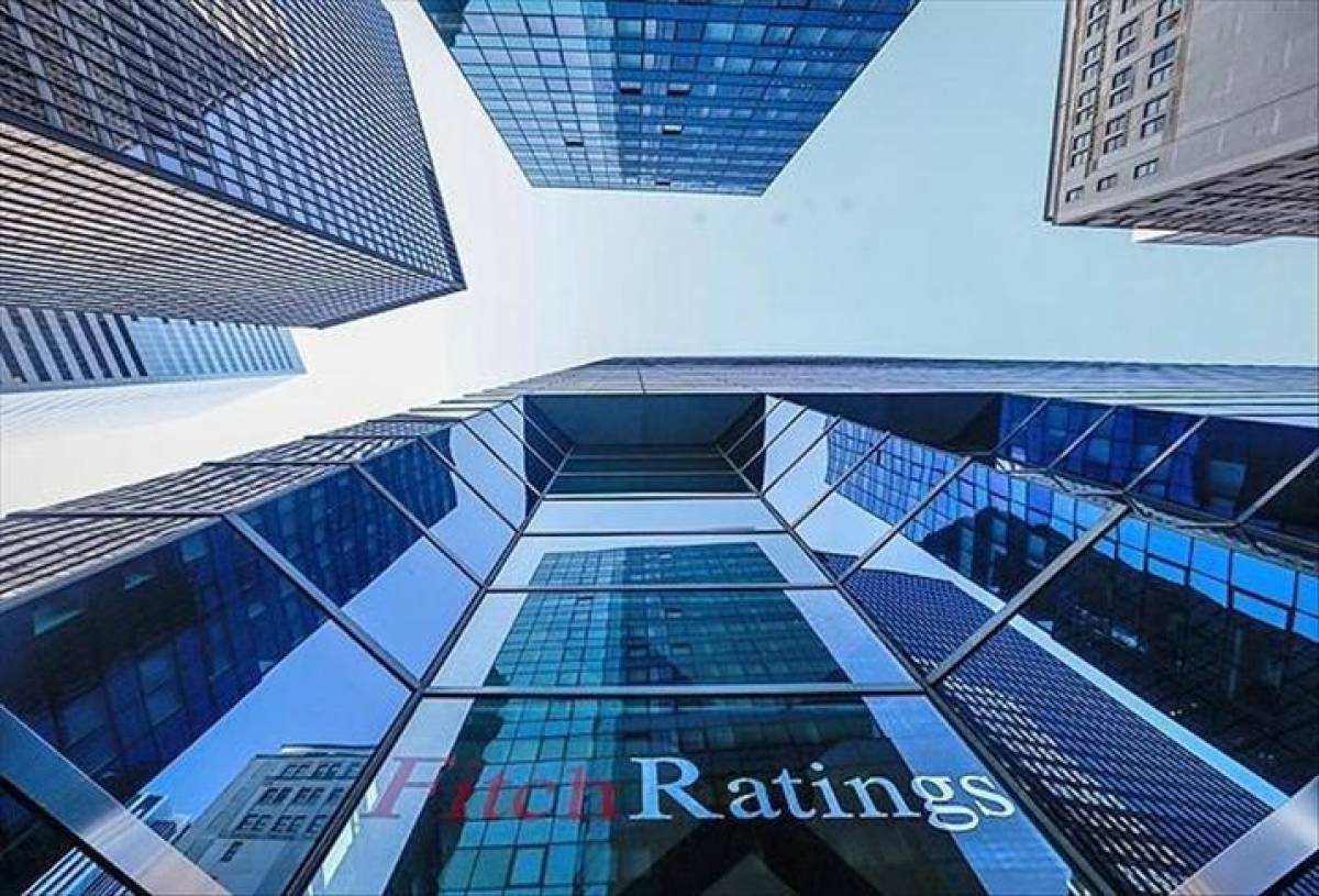 Fitch: Διατήρησε το «BB» για την Ελλάδα με σταθερό outlook